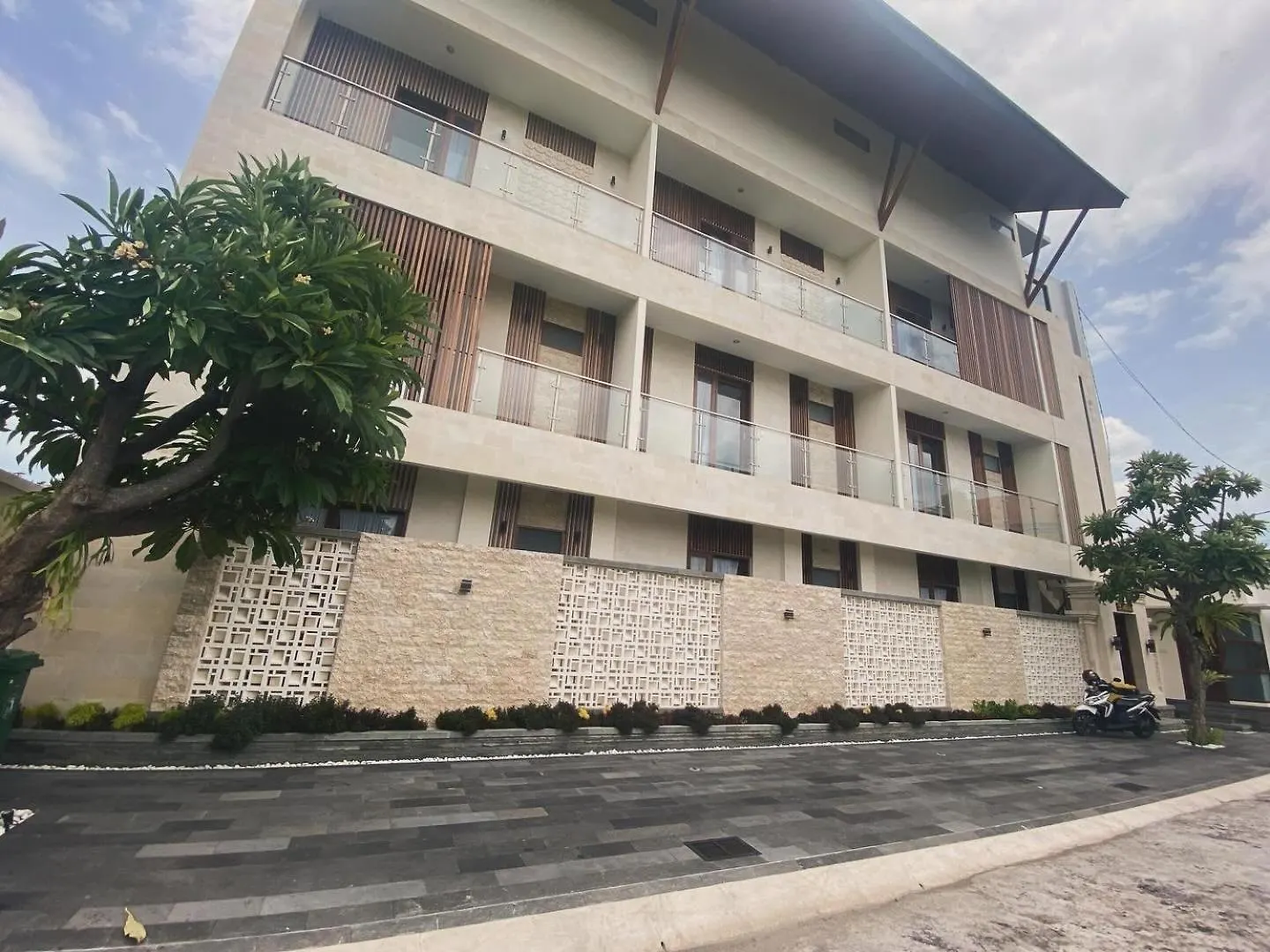Apartment Songoku House Apartmen Pesanggaran Indonesia